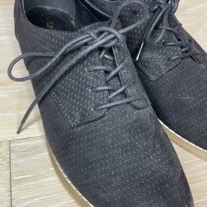 INDIGO RD black “suede like” lace up loafer